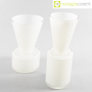 Ambrogio Pozzi Design, coppia di vasi in vetro incamiciato bianco, Ambrogio Pozzi (3)