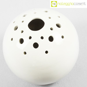 Ibis Cunardo, sfera bianca in ceramica con fori (4)