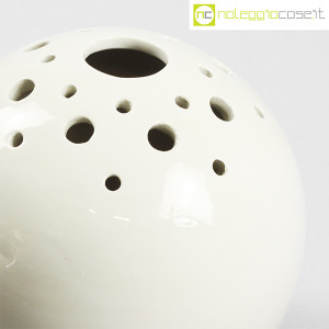 Ibis Cunardo, sfera bianca in ceramica con fori (6)