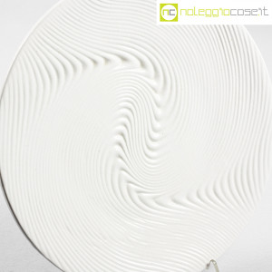 SIC Ceramiche Artistiche, piatto bianco con decoro a rilievo (5)