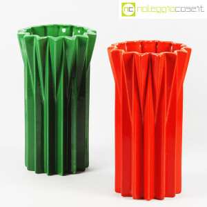 Gabbianelli, vasi a spicchi verde e rosso, Franco Bettonica (1)