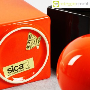 SICArt, barattoli con tappo arancio e nero (9)