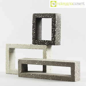 Elementi in cemento grigio ghiaioso (1)
