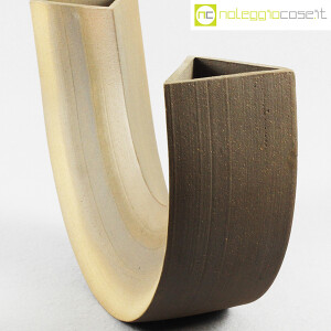 Tasca Ceramiche, vaso curvo a sezione triangolare, Alessio Tasca (5)