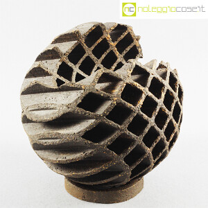 Tasca Ceramiche, sfera Trafila in ceramica terrosa, Alessio Tasca (1)
