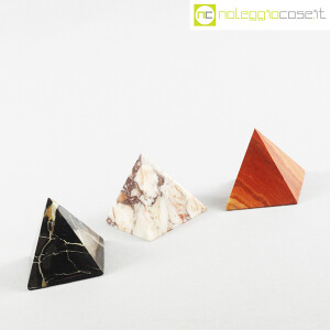 Piramidi piccole in marmo (3)