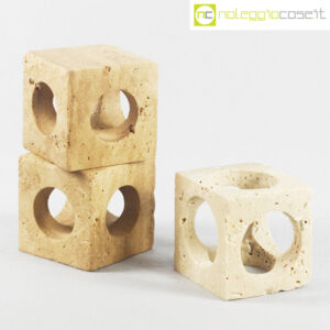 Cubi in travertino classico forati